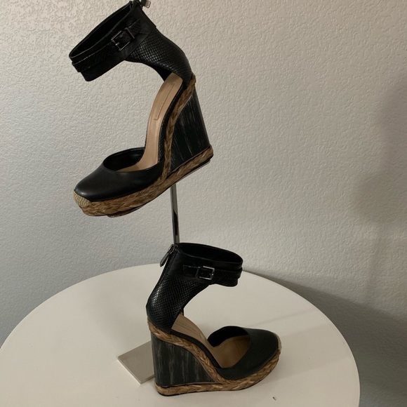 $79🔥BCBG wedge shoes size 8.5 or 38.5 - Picture 5 of 5